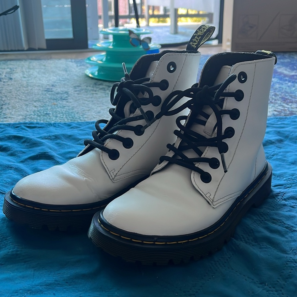 EUC Dr. Martens® 1460 combat boot genuine white leather - size 6